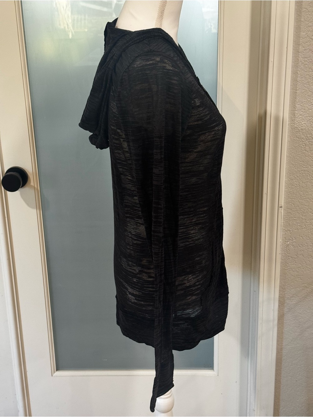 Kavio! black sheer lightweight hooded zip up jacket, 2 front pockets, XL. - Picture 7 of 13